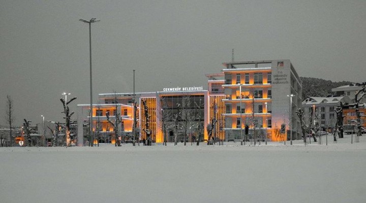 Müdür, başkan yardımcısı ve şoför ev arkadaşı olmuş