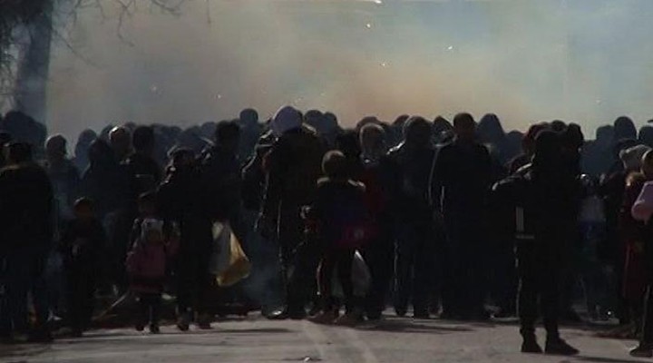 Mültecilere Yunanistan'dan gazlı müdahale!