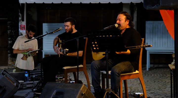 Narlıdere'de Soner Bektaş konserine yoğun ilgi!