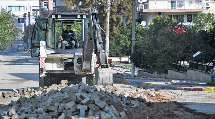 Narlıdere'de asfalt ve parke taşı yenileme seferberliği...