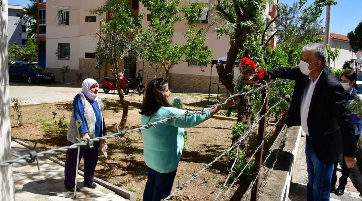 Narlıdere'de karanfilli kutlama