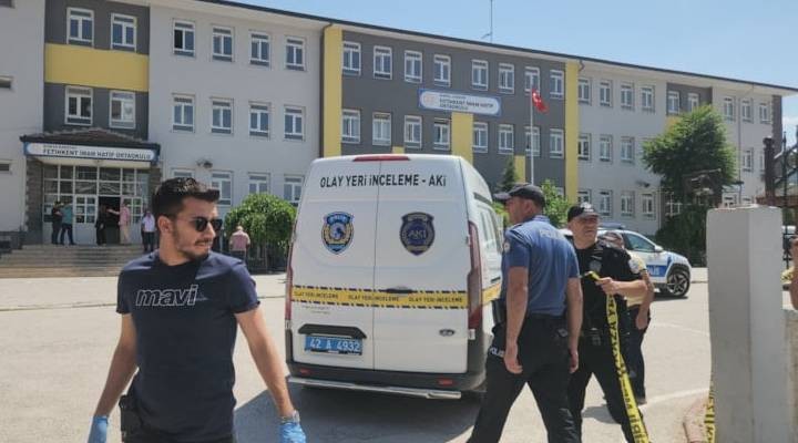 Ortaokulda dehşet... Bir öğretmen öldürüldü!
