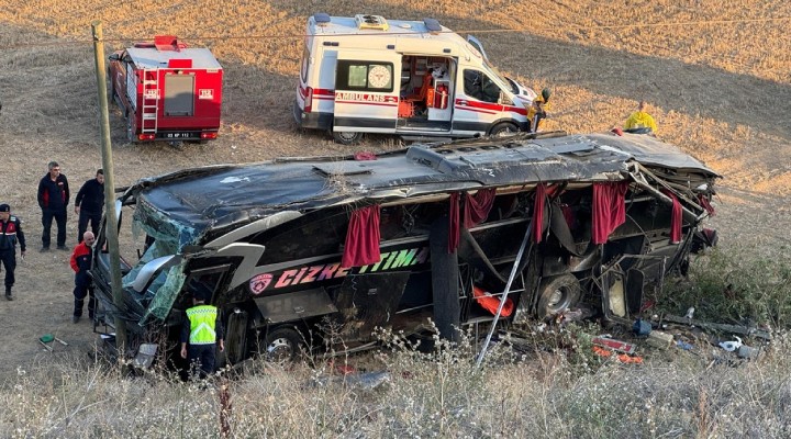 Otobüs devrildi: Çok sayıda yaralı var!