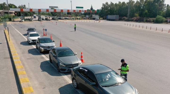 Otoyol jandarması trafik güvenliği için bayramı yolda geçirecek