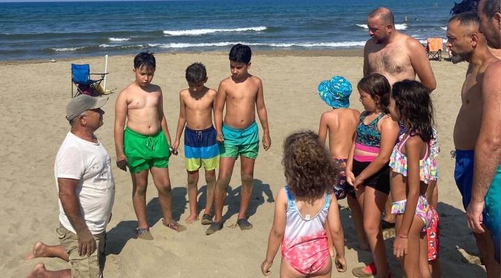 Pamucak sahiline yılın ilk deniz kaplumbağası yumurtalarını bıraktı