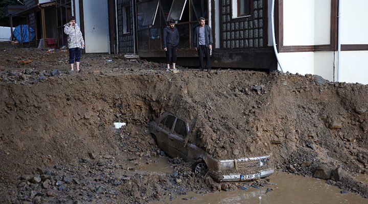 Rize'de sel felaketi: 2 ölü, 6 kişi kayıp