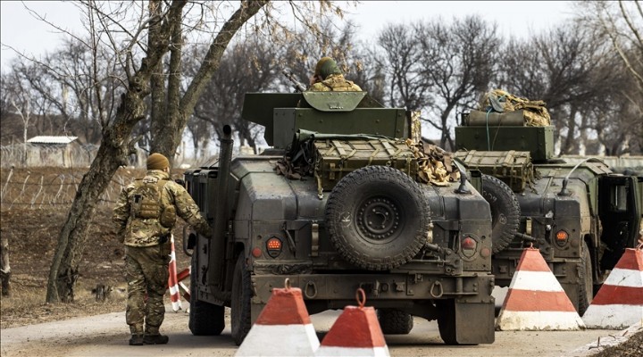 Rus askerleri Ukrayna üniformasıyla başkent Kiev'e ilerliyor!