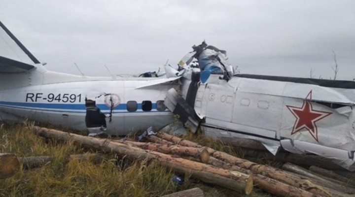 Rusya'da paraşütçüleri taşıyan L-410 uçağı düştü