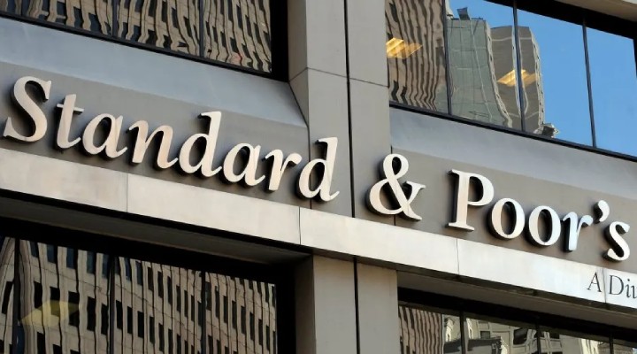 Standard & Poor's'tan bankacılık uyarısı!