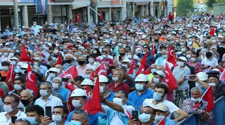 Erdoğan'dan sosyal mesafesiz miting