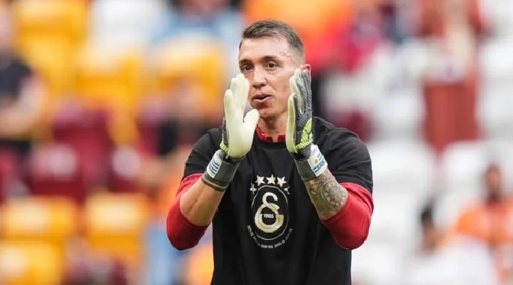 Şampiyon Galatasaray galibiyetle bitirdi... Muslera ve Mertens veda etti