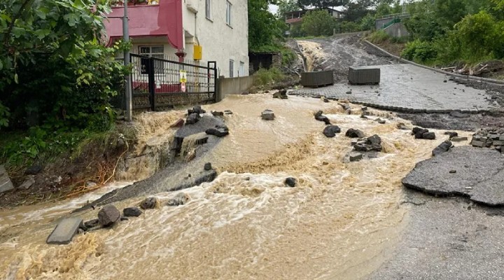 Samsun'da sel... Okullar tatil edildi!