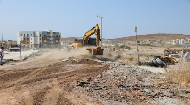 Seferihisar'da 2 kilometrelik yol yenileme çalışması başladı
