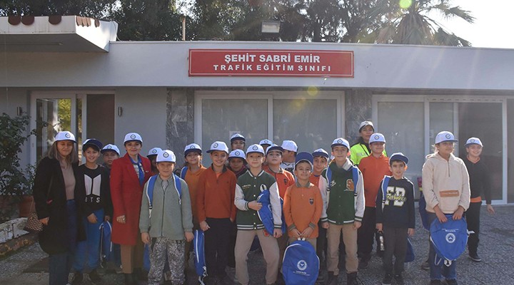 Şehit polis adına kurulan dernekte öğrencilere trafik eğitimi...