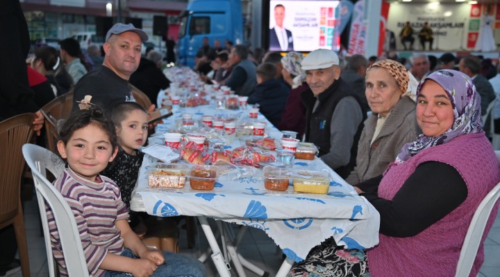 Selendi'de Ramazan'ın bereketi Büyükşehir'in iftar sofrasında paylaşıldı