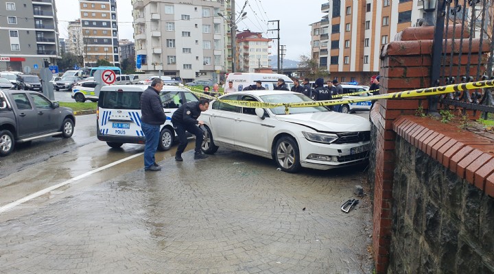 Silahla yaralanan adam hastane yolunda kaza yaptı