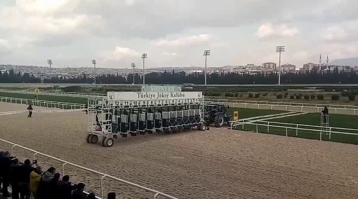 Şirinyer Hipodromu'ndaki yarışlar ertelendi