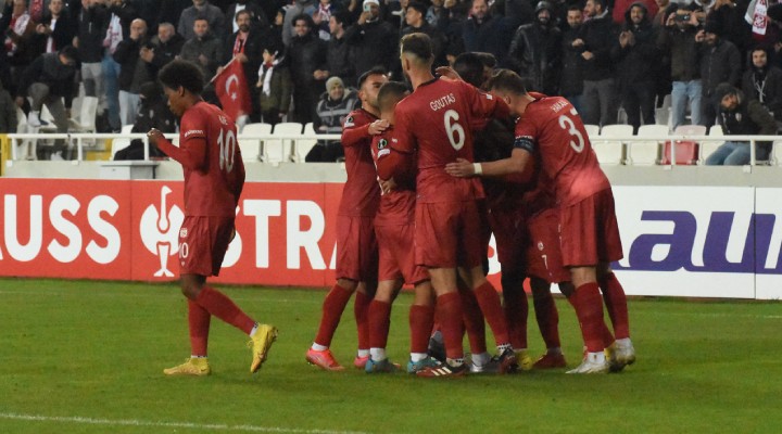Sivasspor Avrupa'da üst turu garantiledi