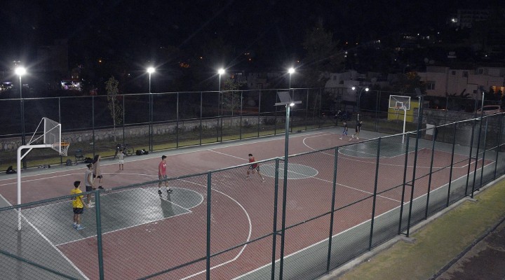 Sokak basketbolunun kalbi bu parkta atıyor!