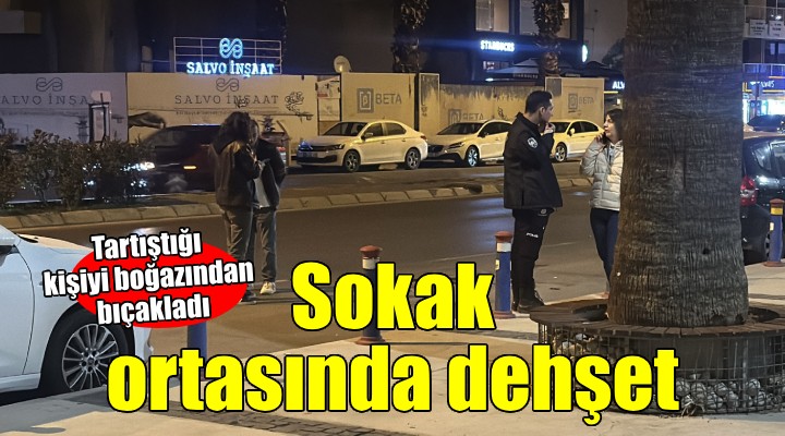 İzmir'de sokak ortasında dehşet... Boğazından bıçakladı!