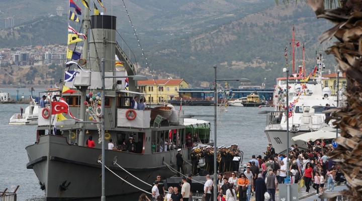 TCG Nusret Müze Gemisi, İzmir'de halkın ziyaretine açıldı