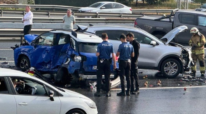 TEM Otoyolu'nda zincirleme kaza: 2 ölü, 4 yaralı!