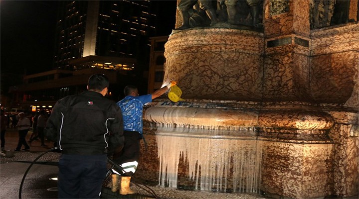 Taksim Cumhuriyet Anıtı'na yazı yazdılar!