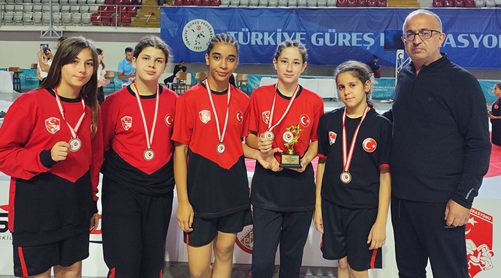 Tire Kadın Güneş Takımı Türkiye ikincisi