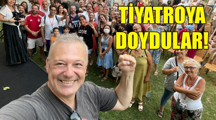 Tiyatroya doydular