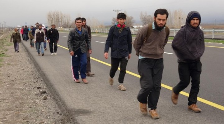 Türkiye'ye kaçak girişler devam ederken Milli Savunma Bakanlığı'ndan 'Afgan' paylaşımı!