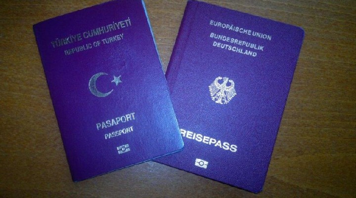 Türkiye'ye giden çifte vatandaşların pasaportuna el koyuyorlar