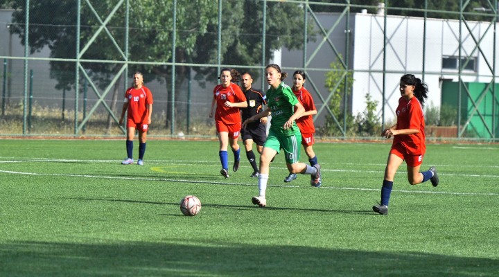 U13-U15 Kız Futbol Ligi'nde ilk düdük çaldı!