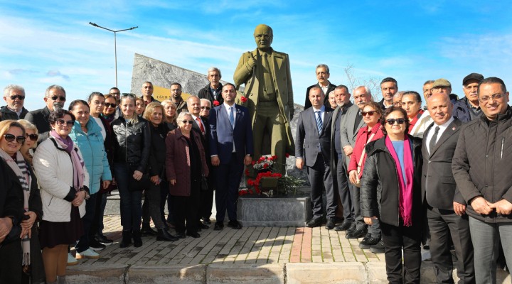 Uğur Mumcu, Narlıdere'de Karanfillerle Anıldı