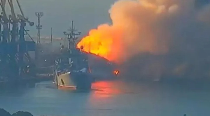 Ukrayna'nın vurduğu Moskova gemisi battı!