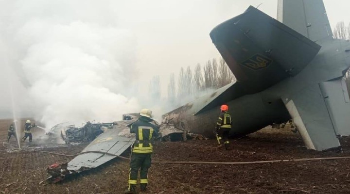 Ukrayna'ya ait askeri kargo uçağı düşürüldü!