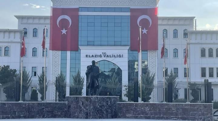 Vali, Atatürk'ü yok saydı! Devlet kurumuna Atatürk'ün resmi asılmadı