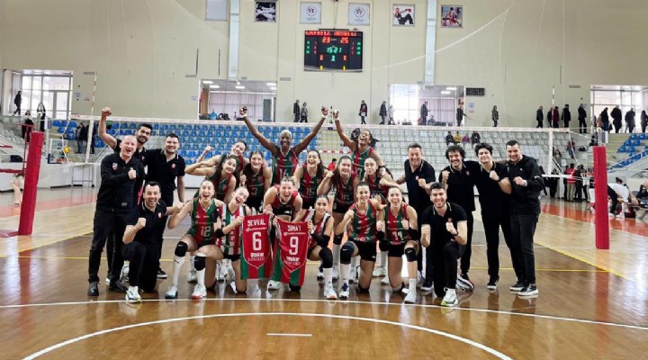 Voleybolda Göztepe'den sonra Karşıyaka da yarı finalde