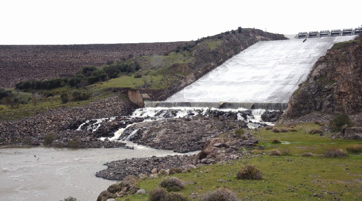 Yağışlar Güzelhisar Barajı'nı doldurdu