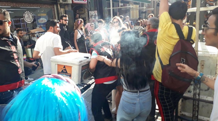 Yasağı delen LGBTİ'lilere biber gazlı müdahale