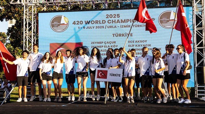 Yelkende 420 Dünya Şampiyonası İzmir'de başladı