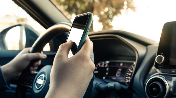 Yeni trafik cezaları Meclis'te: Telefonla konuşan sürücü servet ödeyecek!
