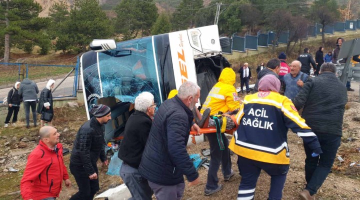 Yolcu otobüsü devrildi!