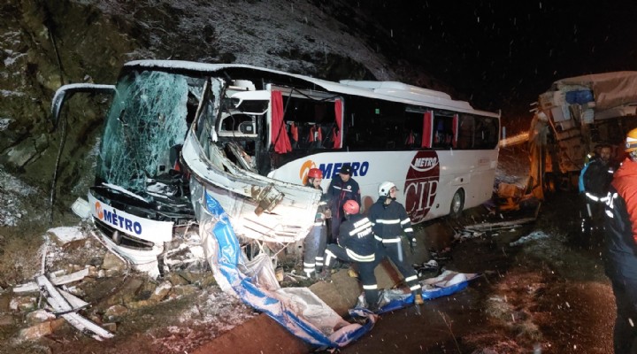 Yolcu otobüsü kaza yaptı: 1 ölü, 16 yaralı