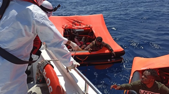 Yunanların ittiği 24 göçmen kurtarıldı