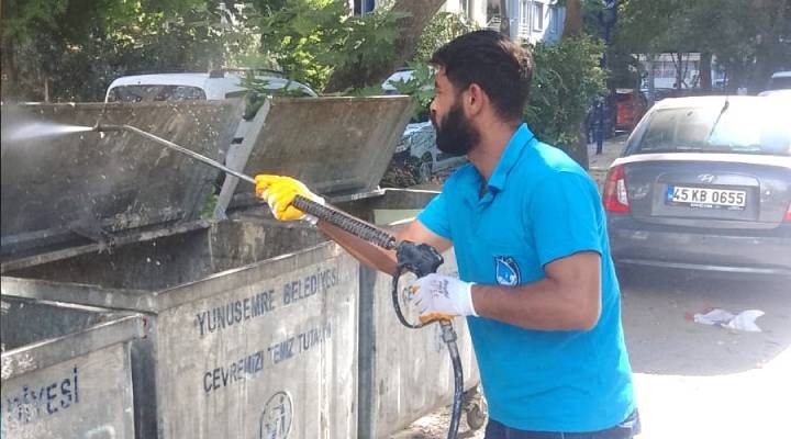 Yunusemre'de konteynerler dezenfekte ediliyor