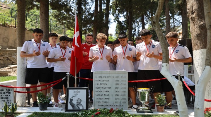Yunusemre'nin U17'leri Türkiye Şampiyonluğunu Ferdi Zeyrek'e armağan etti
