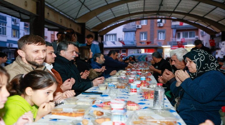 Yunusemre'de ilk iftar sofrası Karaköy'de kuruldu