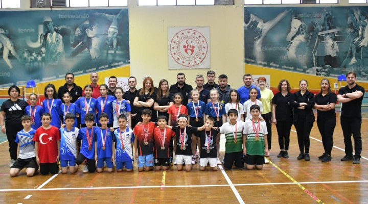 Yunusemreli Badmintocular 13 yaş altı il birinciliği'ne damga vurdu